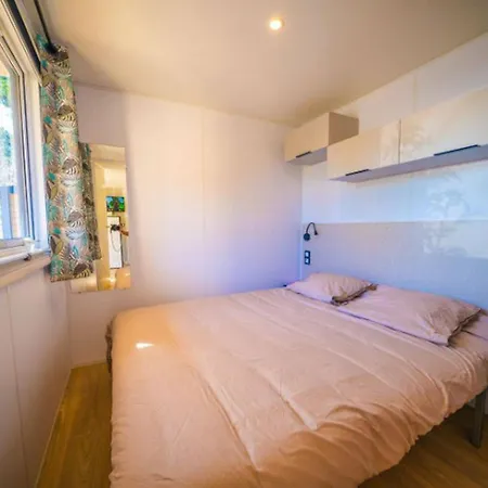Camping Avec Climatisation, Animaux Admis - 6 Pers. - Api-1-52-2185