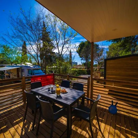 Avec Climatisation, Animaux Admis - 6 Pers. - Api-1-52-2185 Camping Balaruc-les-Bains