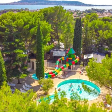 Avec Climatisation, Animaux Admis - 6 Pers. - Api-1-52-2185 *